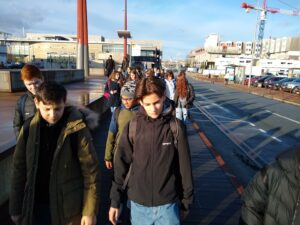 Schüler im Hafen von La Rochelle