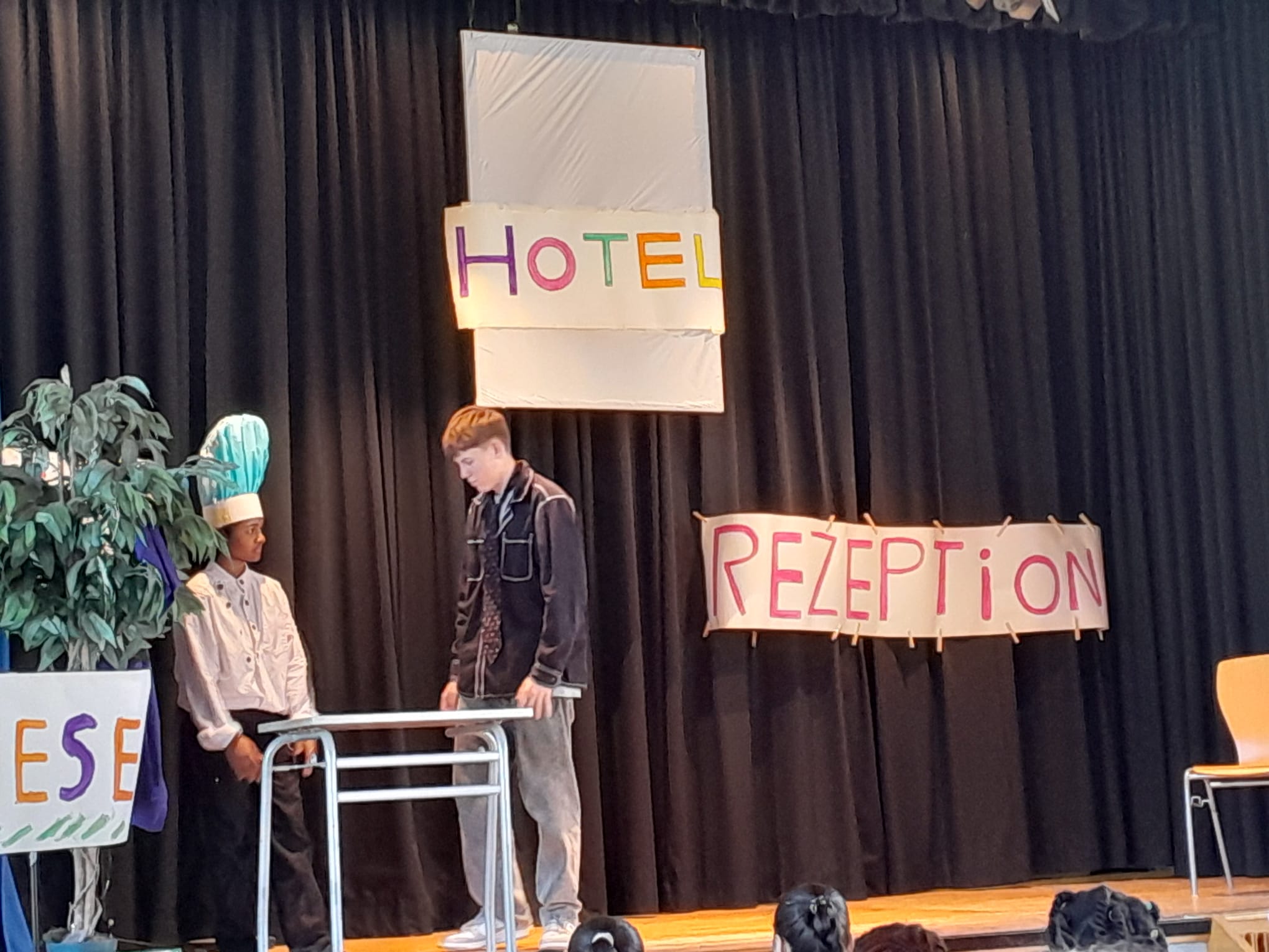 IK-Schüler auf der Bühne